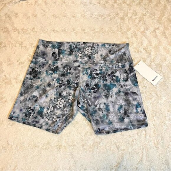 029 - 2021 Lululemon Align Short 8" Kaleidofloral Multi Size 20 - Picture 3 of 9